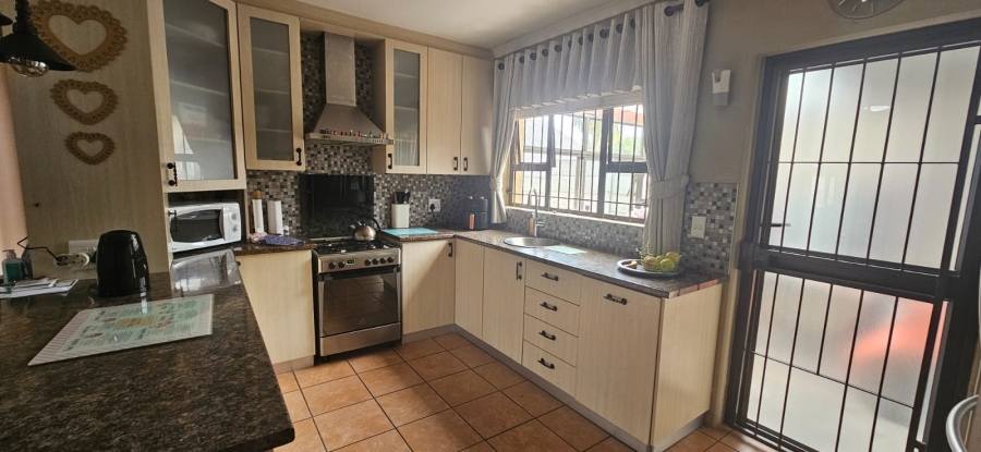 7 Bedroom Property for Sale in Blommendal Western Cape